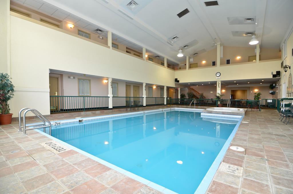 Country Lane Inn & Suites Суифт-Каррент Экстерьер фото