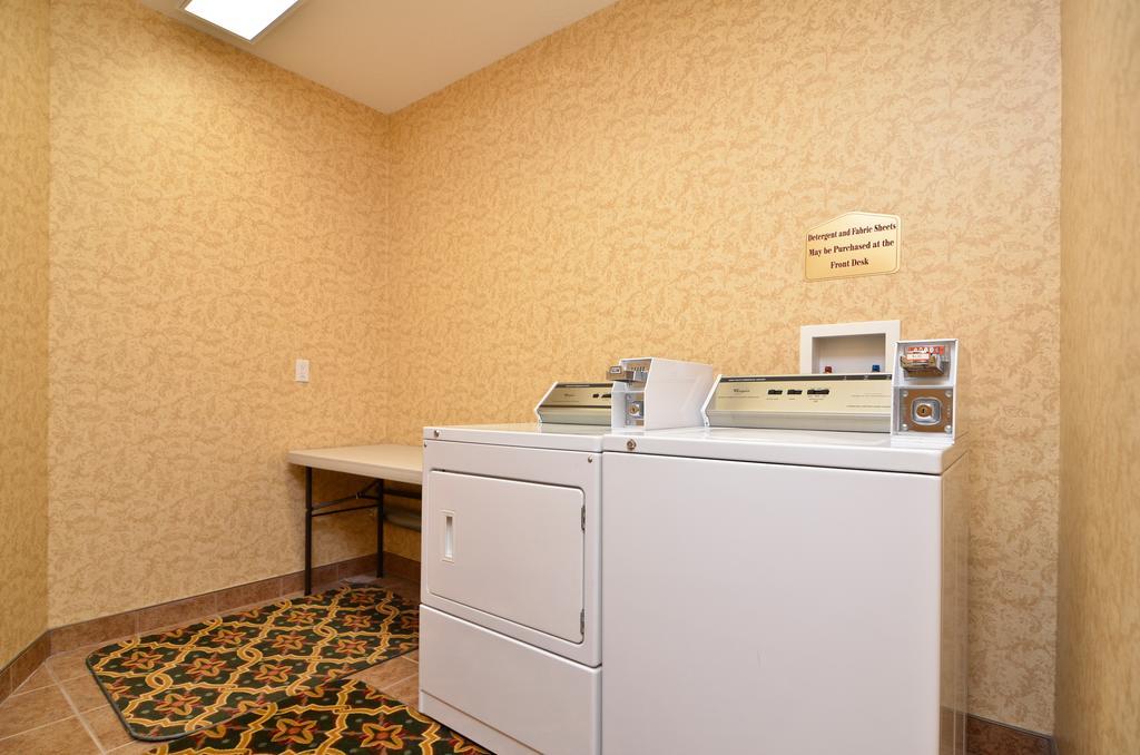 Country Lane Inn & Suites Суифт-Каррент Экстерьер фото