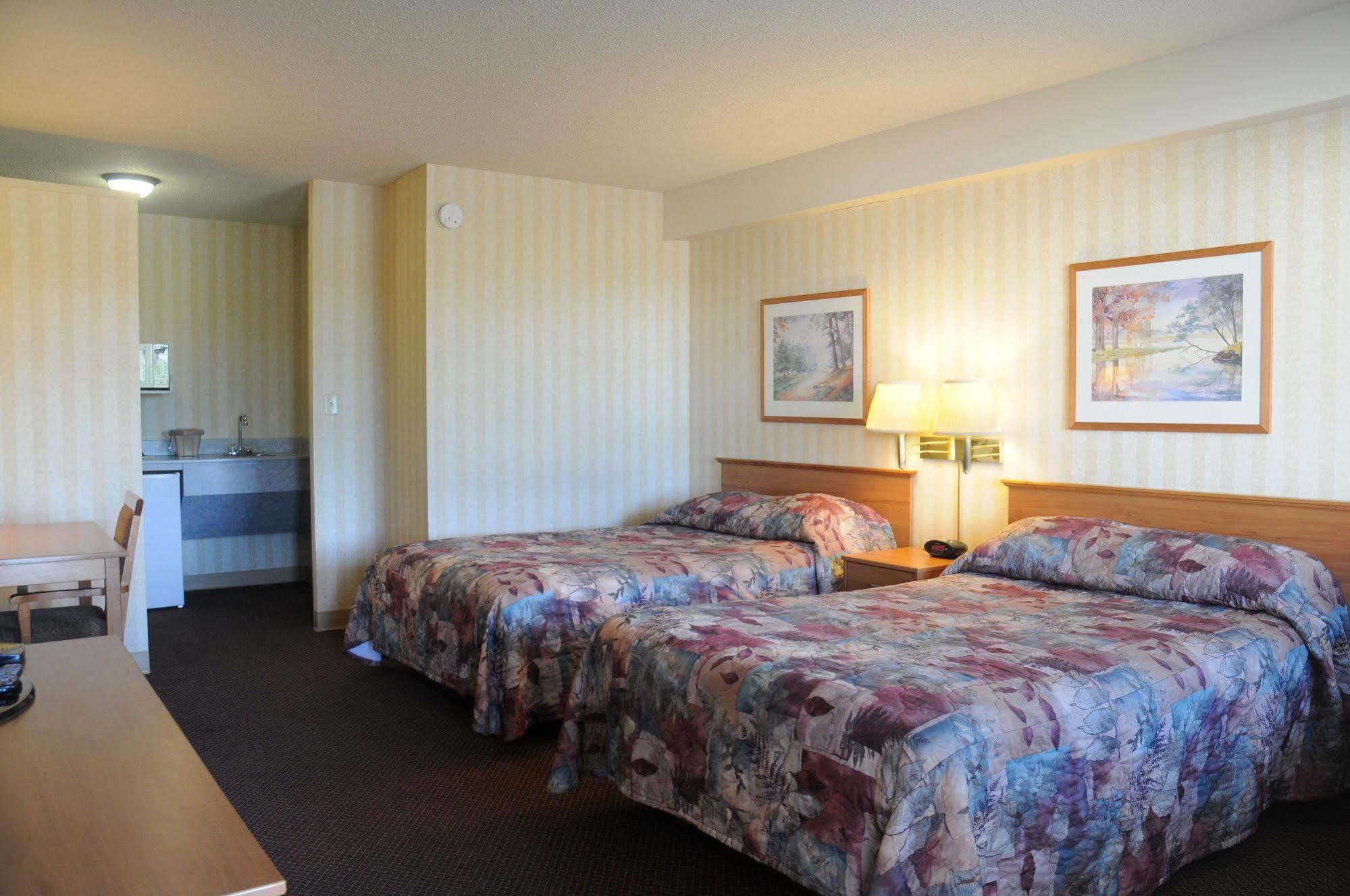 Country Lane Inn & Suites Суифт-Каррент Экстерьер фото